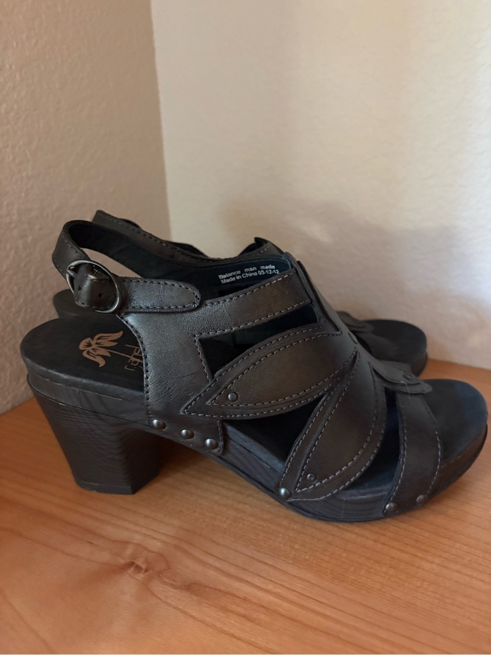 Dansko Women's Black Strappy Block Heel Sandals size 6 NWOT